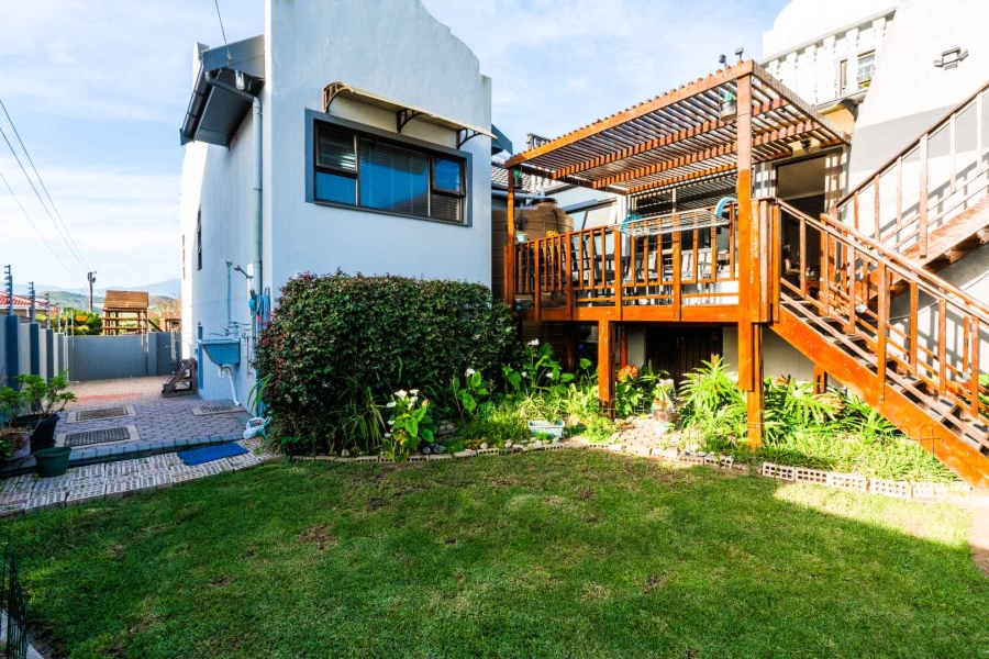 5 Bedroom Property for Sale in Fraaiuitsig Western Cape